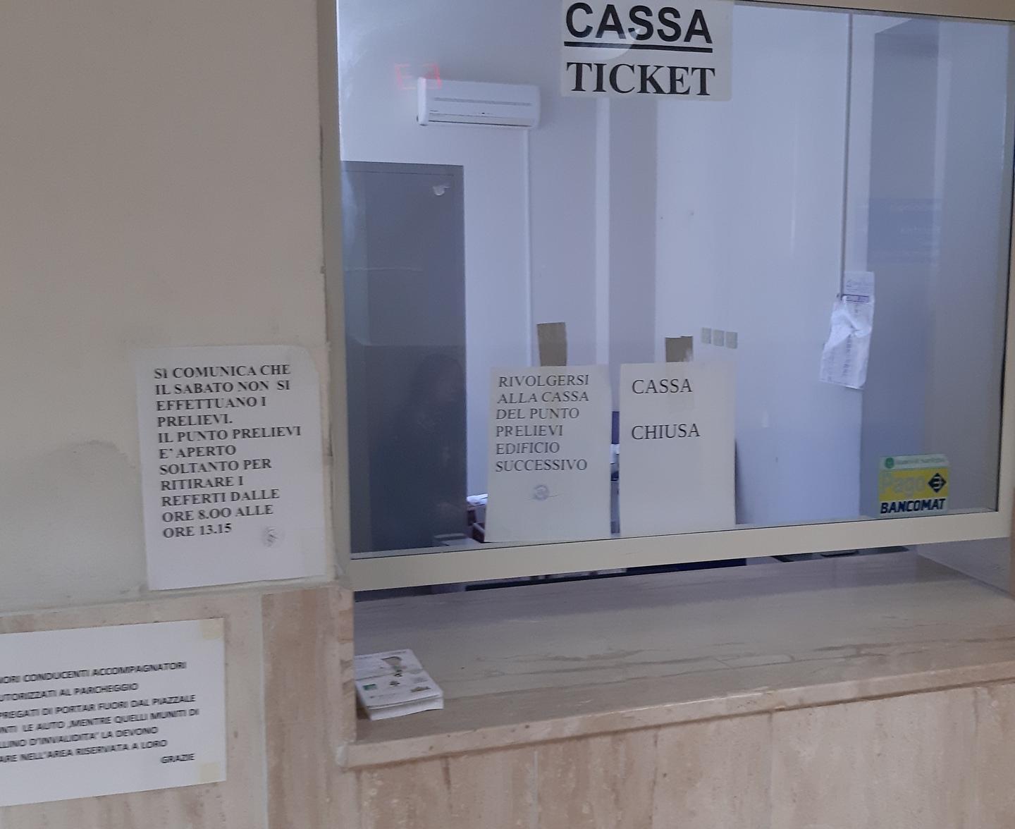 Sassari, la cassa è chiusa: al Conti file di un’ora per il ticket 