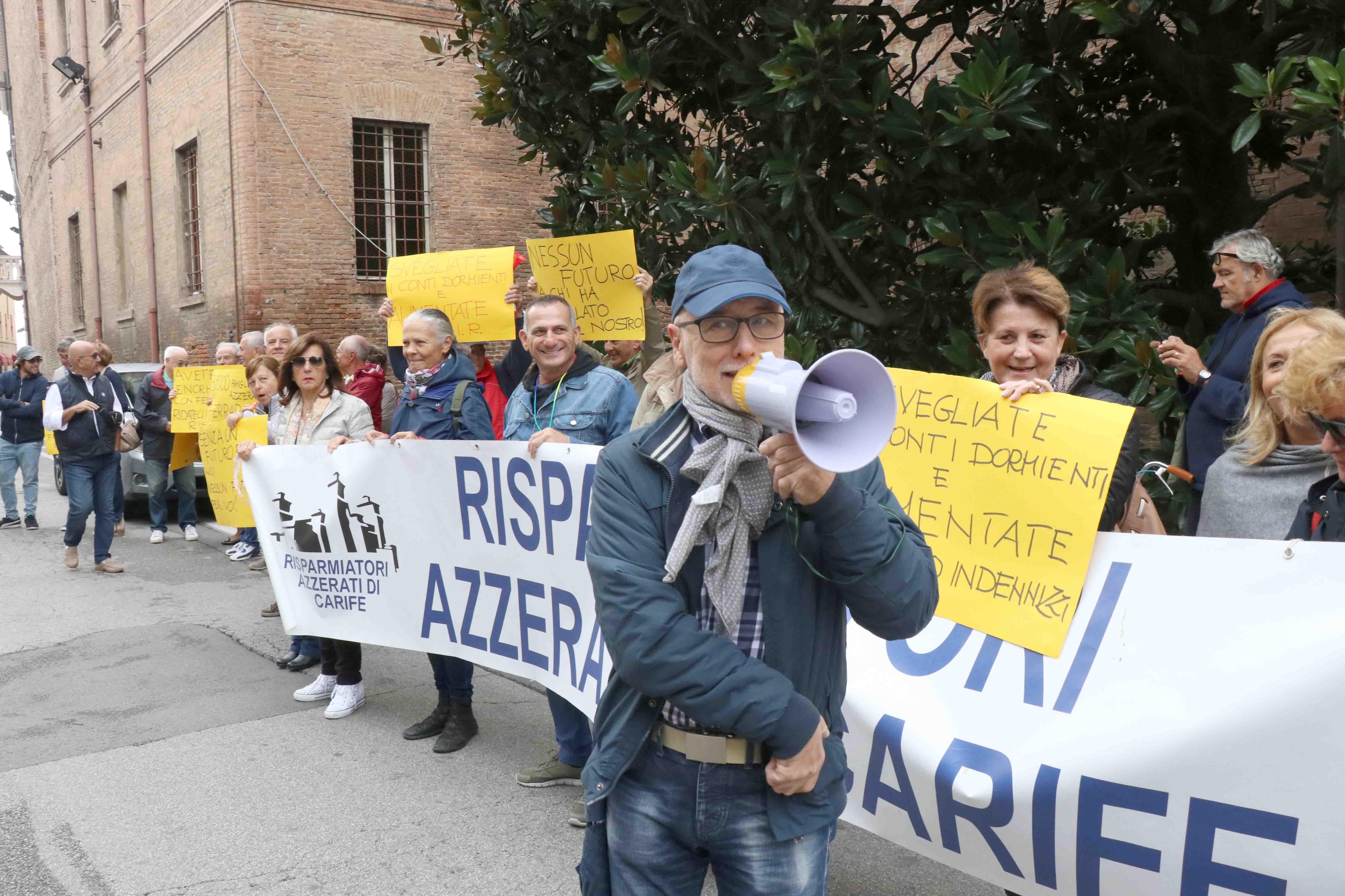 Banche, politici e campagna per le regionali 