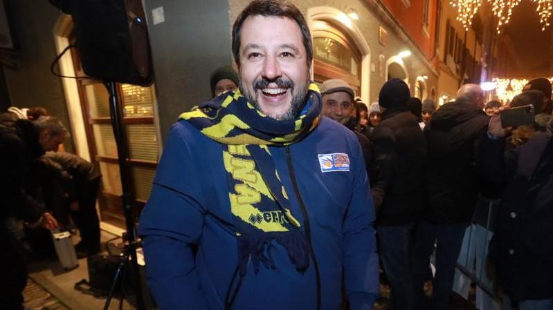 Dal verde del presidente al rosso Ferrari di Salvini Un mondo al contrario che inverte i colori