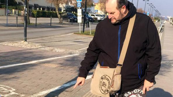 Lampioni distrutti dai vandali. Danni ingenti e tanta rabbia