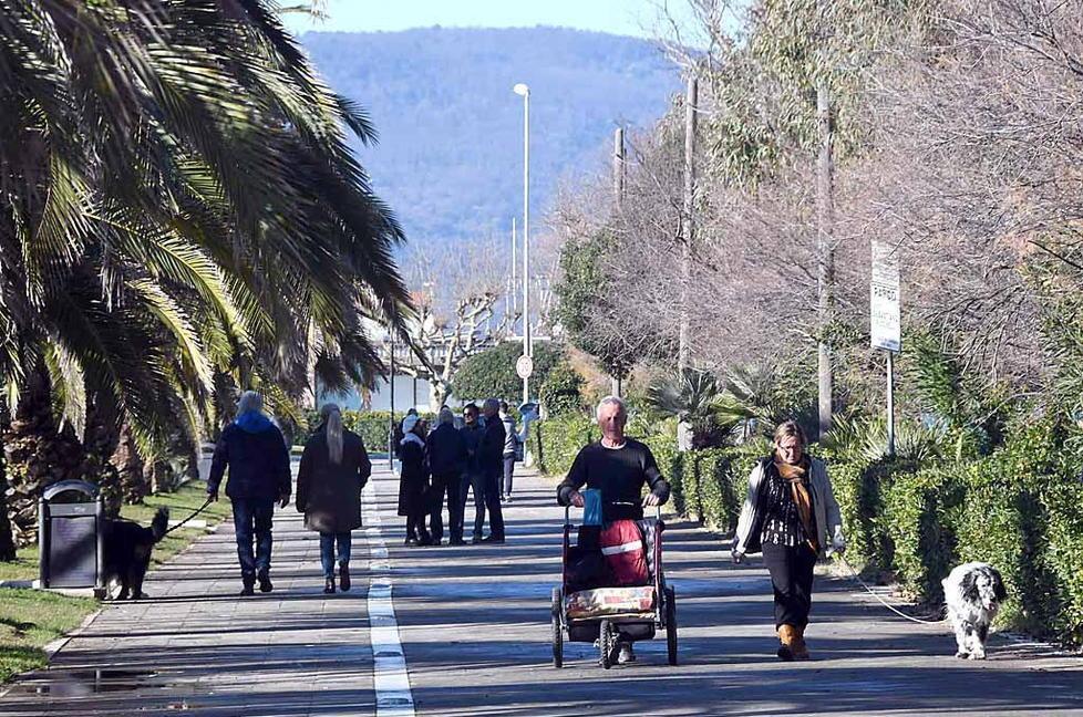 La passeggiata pedonale nella zona dei bagni