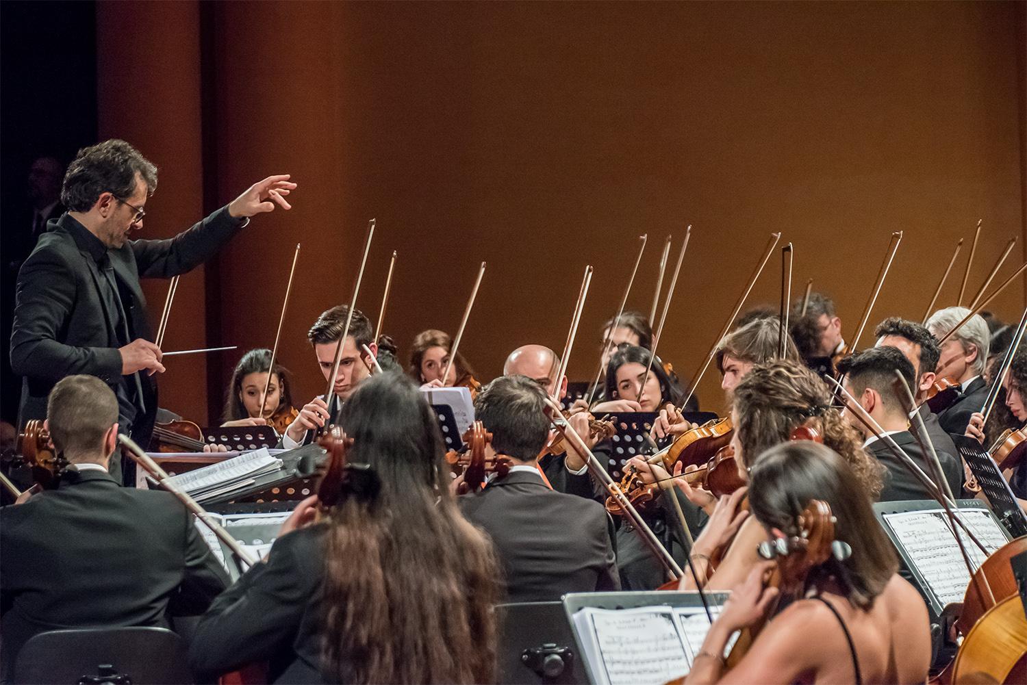 L'orchestra del Conservatorio Canepa nel concerto di inizio anno del 2019