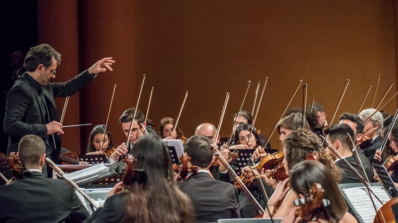 L'orchestra del Conservatorio Canepa nel concerto di inizio anno del 2019