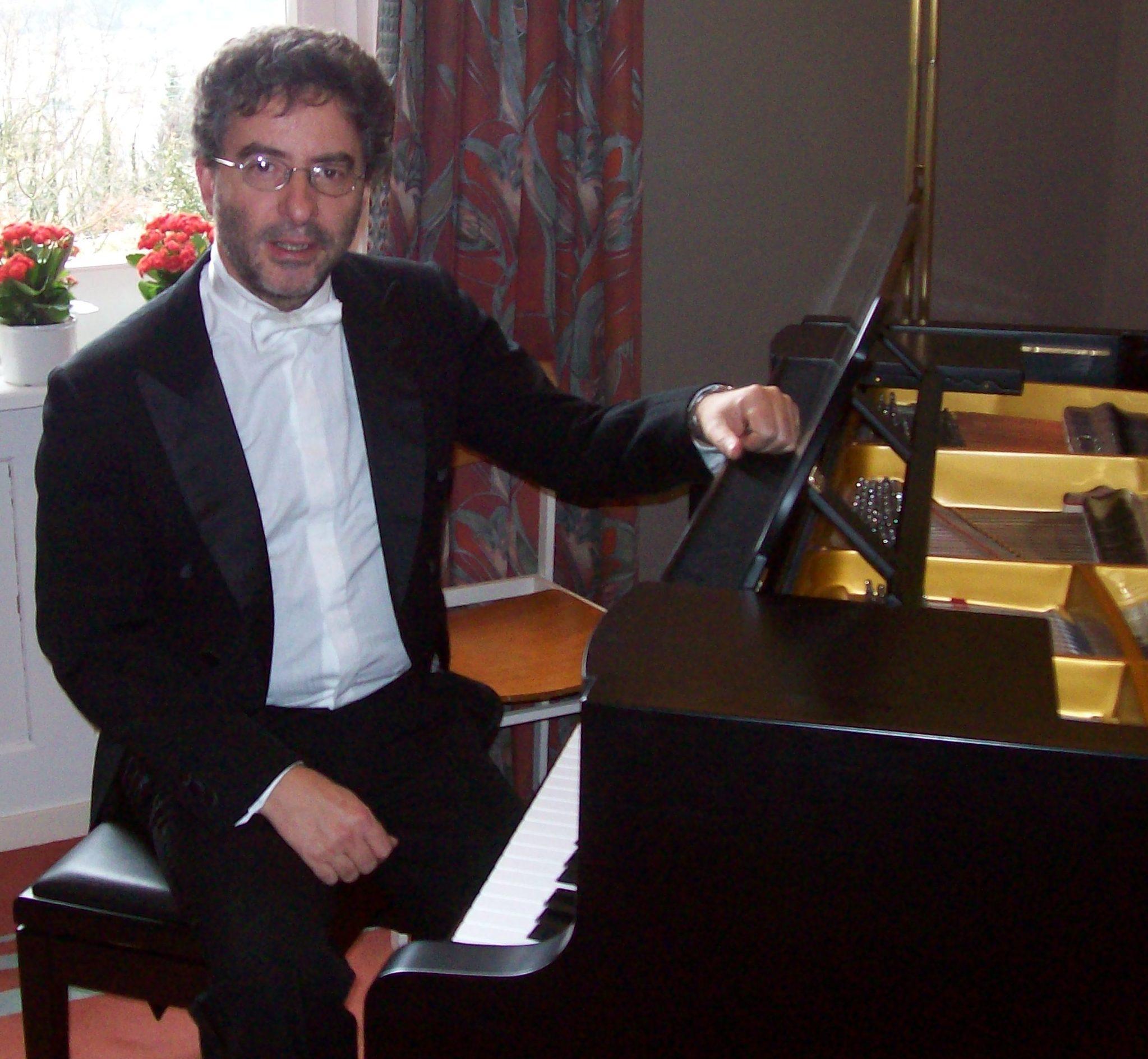 Mariano Meloni al pianoforte