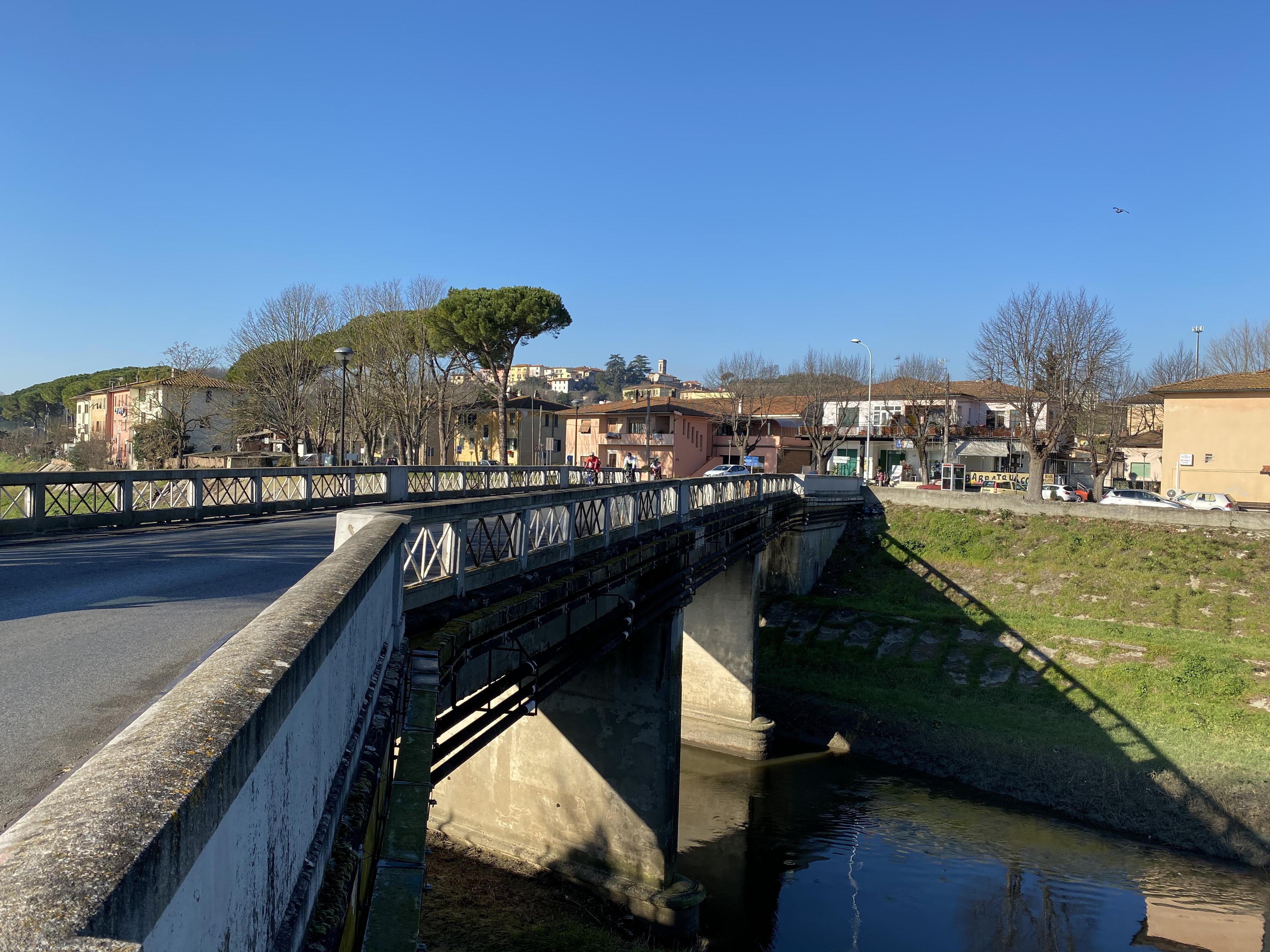 Uno dei ponti interessati dal cantiere nel comune di Santa Maria a Monte (Foto Franco Silvi)