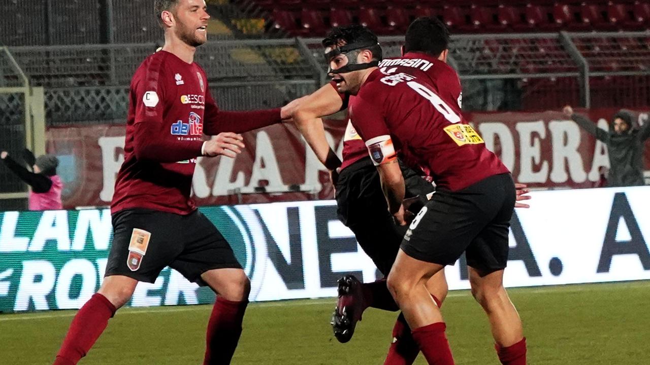 L'esultanza dei granata (Foto Franco Silvi)