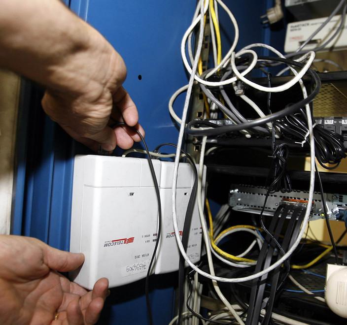 Da venti giorni senza telefono «Tecnici non disponibili»