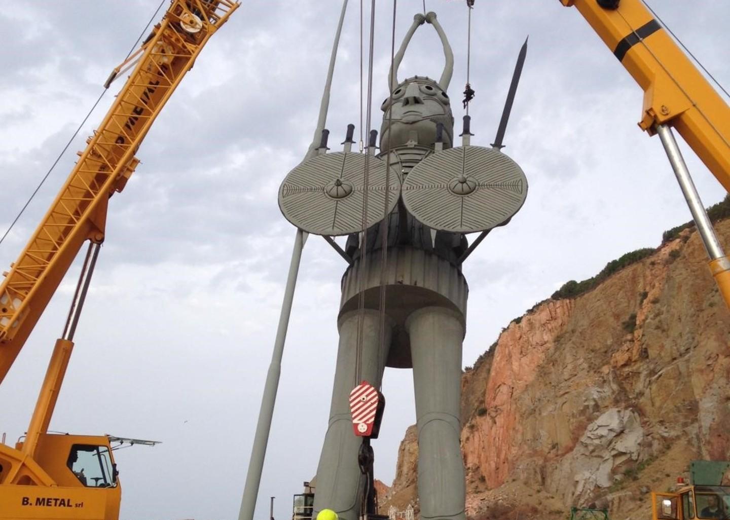 Il costruttore di bronzetti giganti 