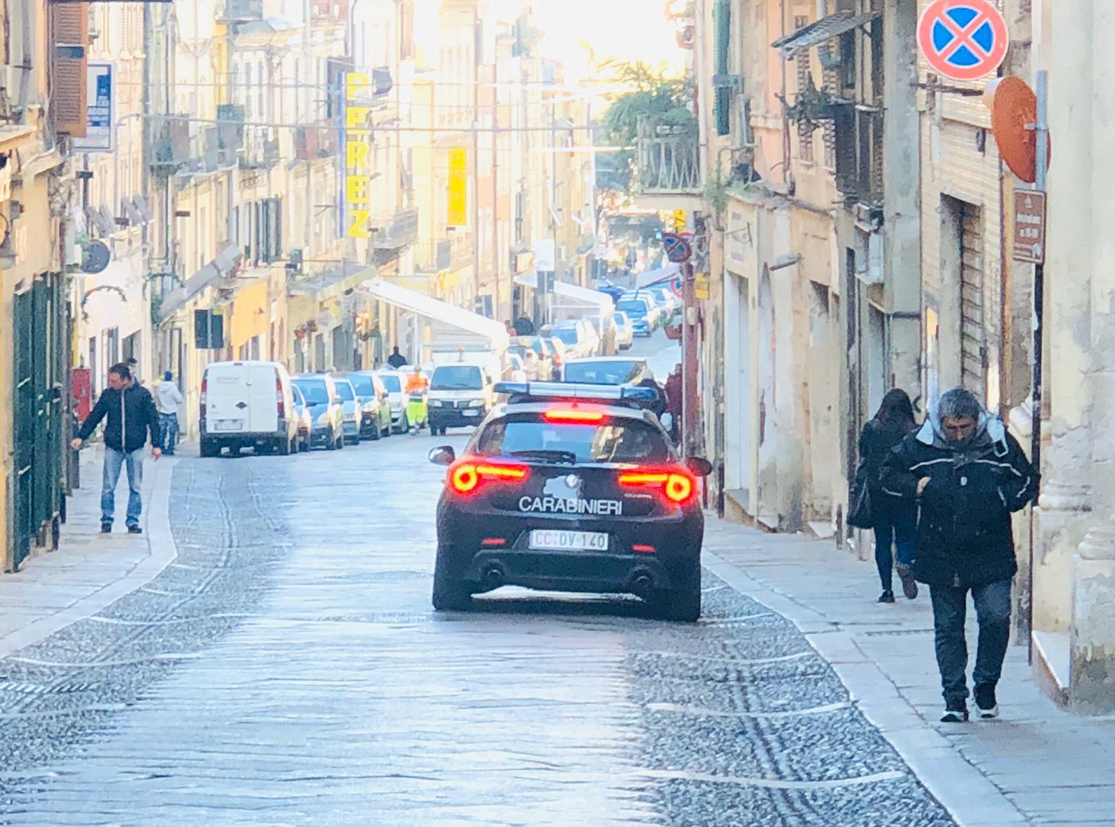 Sassari, prenota un albergo per espellere gli ovuli di eroina: arrestato