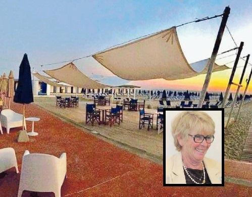 Un’immagine dello stabilimento balneare tratta dalla pagina Fb dell’attività e nel riquadro Maria Giovanna Ghelardi