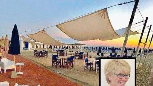 Un’immagine dello stabilimento balneare tratta dalla pagina Fb dell’attività e nel riquadro Maria Giovanna Ghelardi