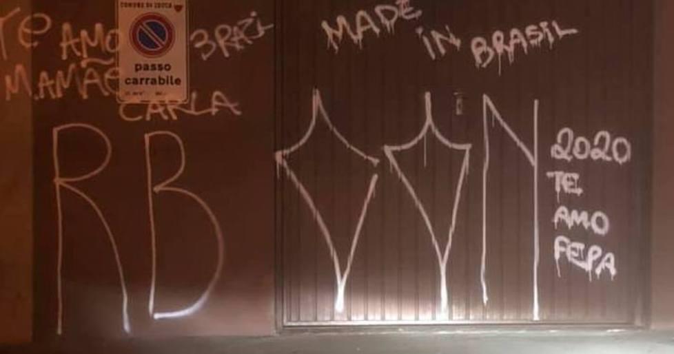 Ancora scritte sui cancelli
