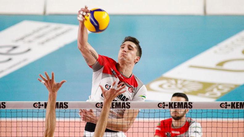 Kemas va 2 volte avanti e spreca un match-point Poi fa festa Mondovì