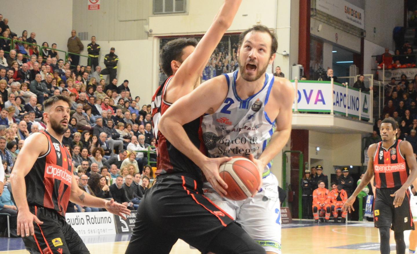 Una Dinamo in emergenza riesce a sconfiggere Varese 