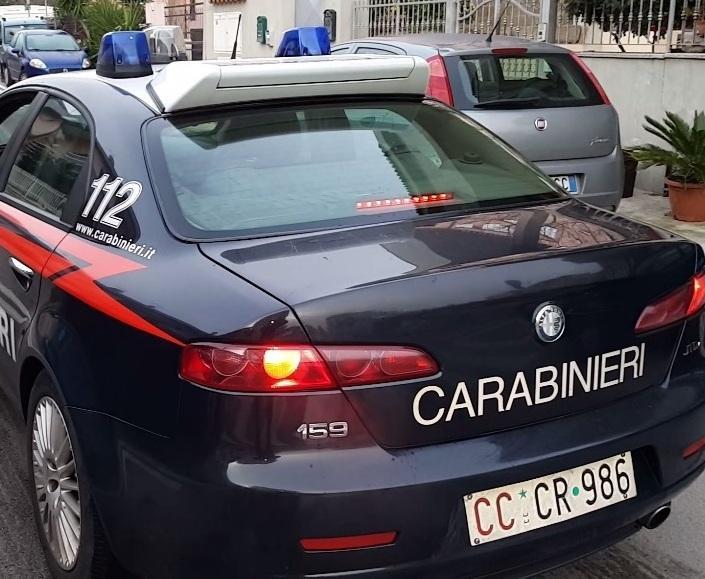 Porto Torres, chiude in casa i genitori poi aggredisce i militari 