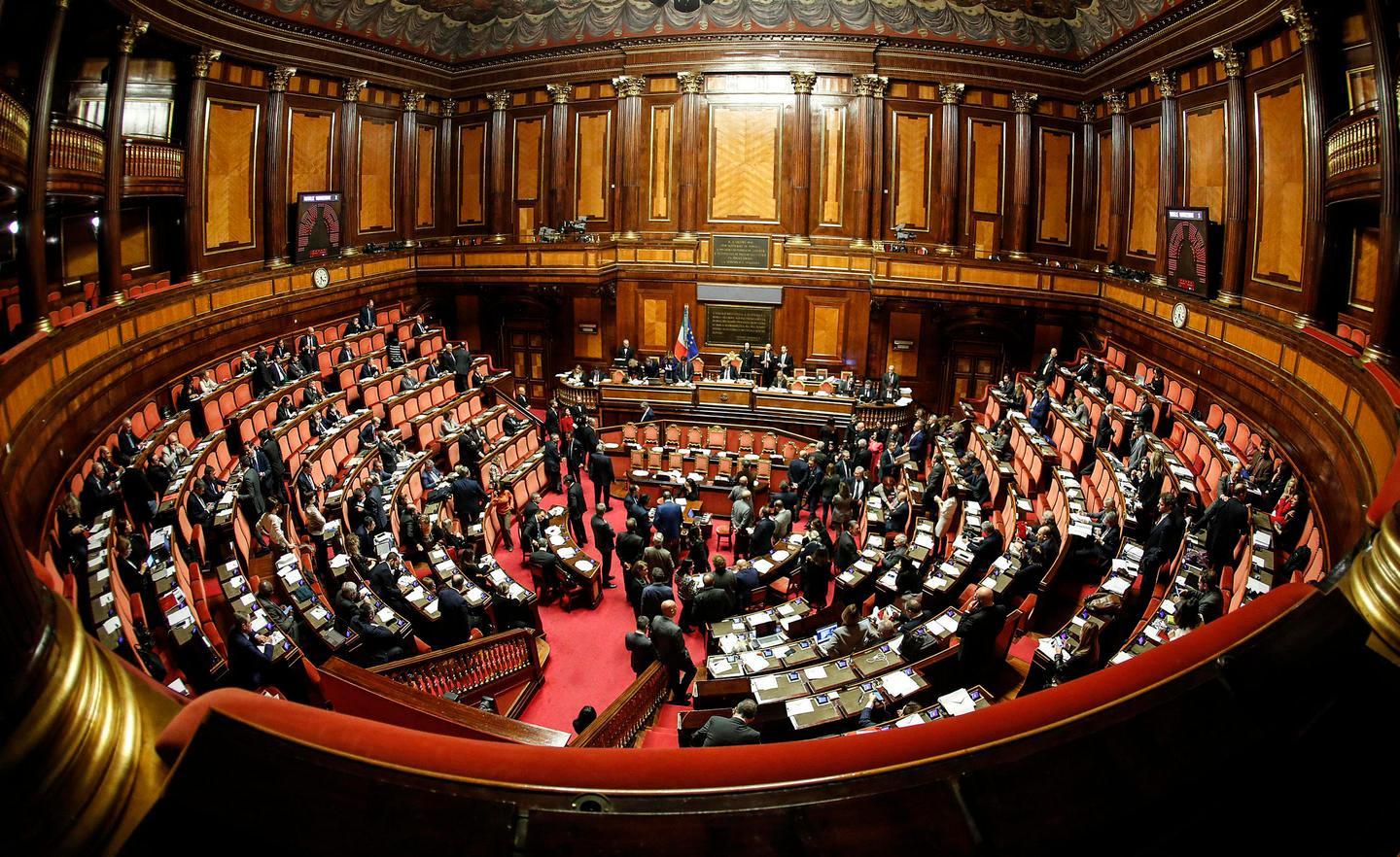 Taglio dei parlamentari isola appesa al referendum 