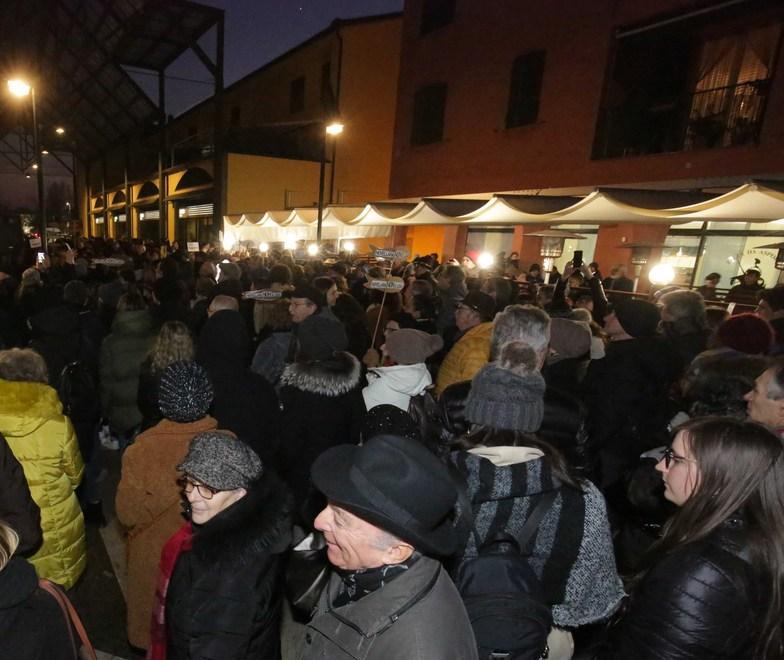 Il via vai della gente tra Salvini e Sardine 