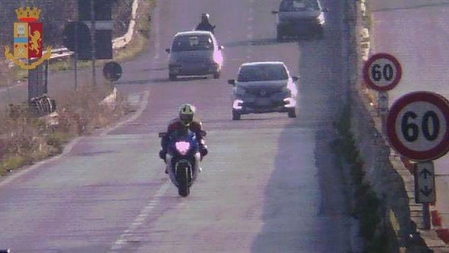 Il motociclista multato sulla tangenziale Est