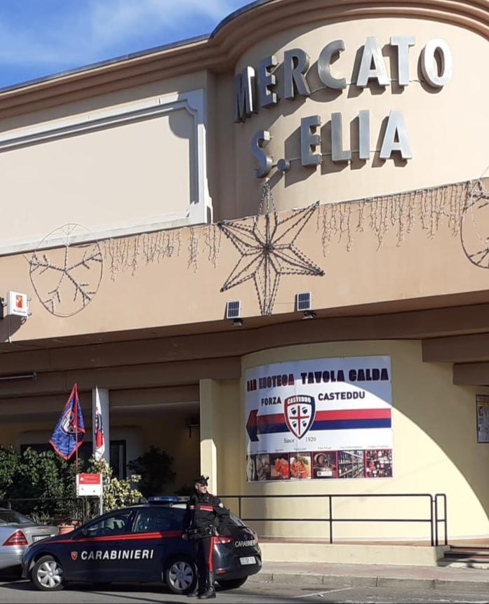 Cagliari, ruba un prosciutto e una mortadella al mercato: arrestato