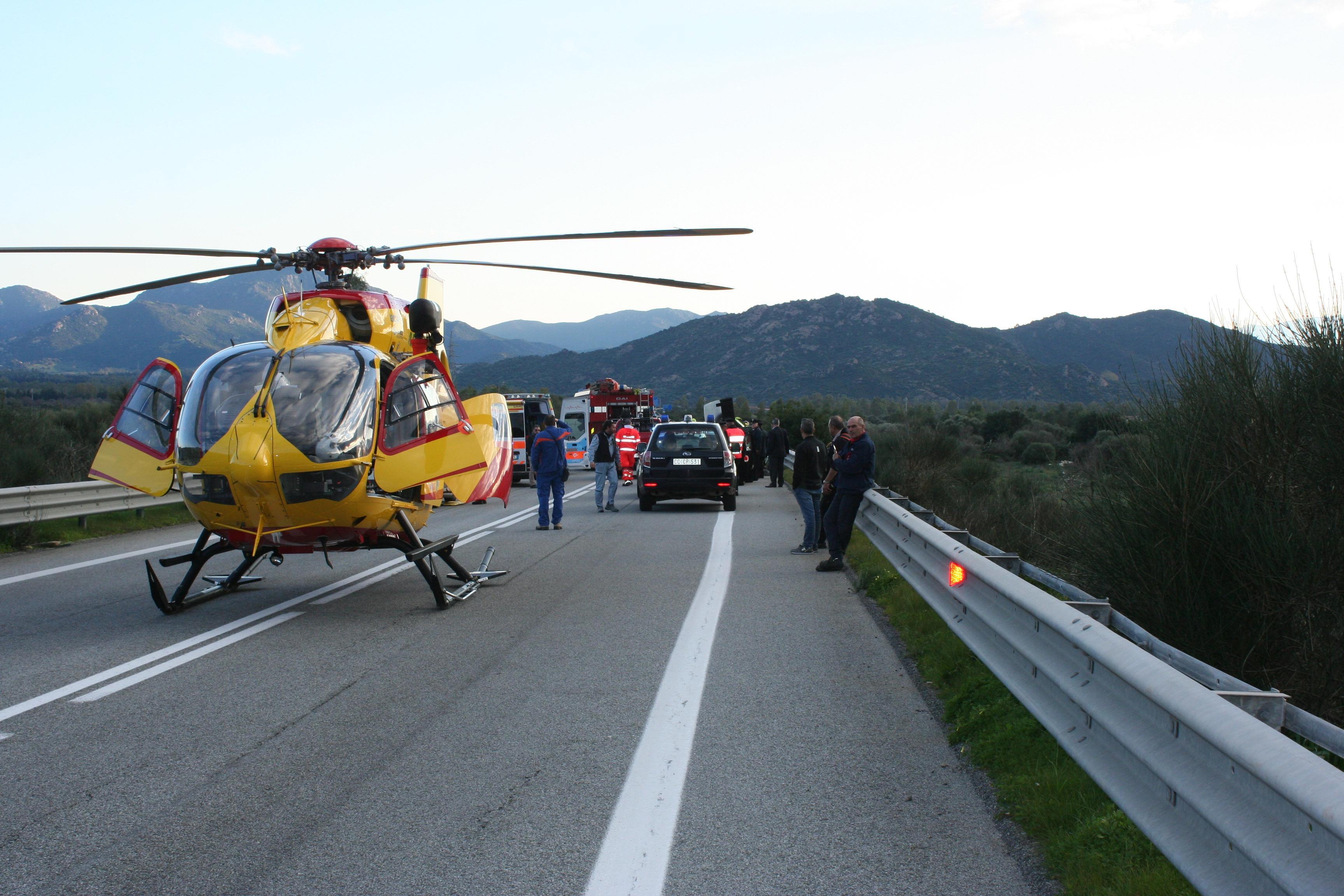 San Vito, scontro frontale sulla 125, tre feriti: uno è grave