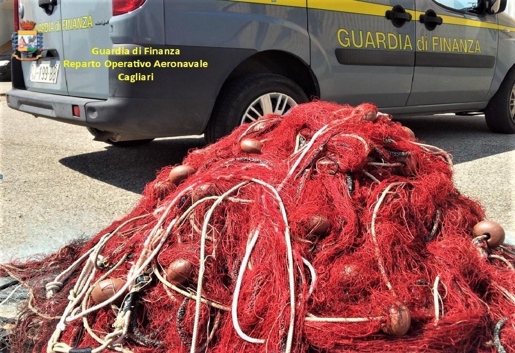 Pescava a strascico nello stagno di Santa Gilla, peschereccio inseguito e bloccato dalla Fiamme gialle