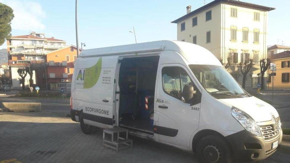È arrivato l’Ecofurgone per i rifiuti che non vanno gettati nei cassonetti