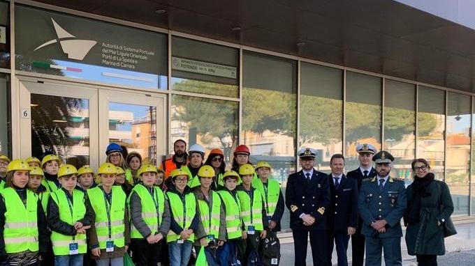 Quattrocento studenti alla scoperta del porto