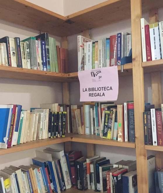 Fino a dieci libri in regalo alla biblioteca comunale