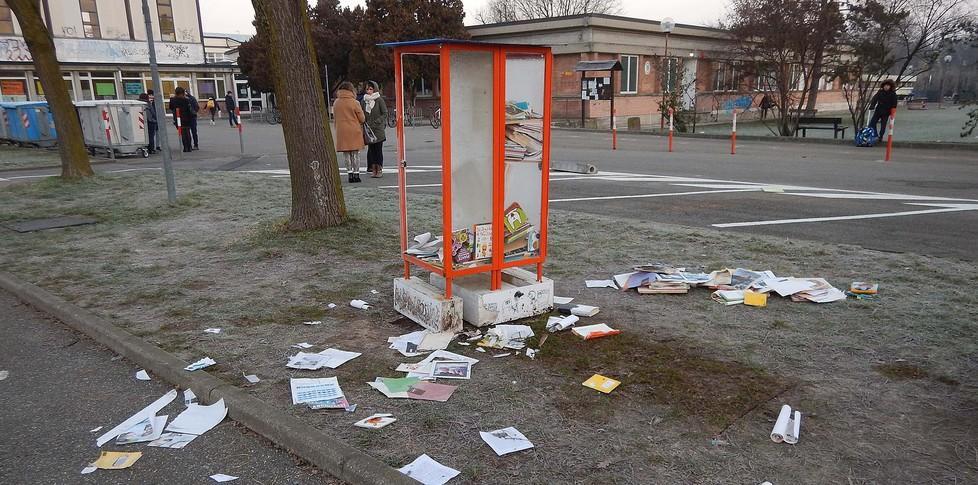 Distrutta da vandali la mini-libreria dedicata ai bambini 