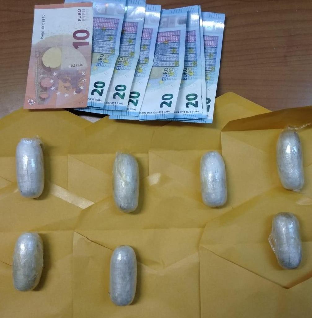 Nel B&B per espellere gli ovuli pieni di eroina