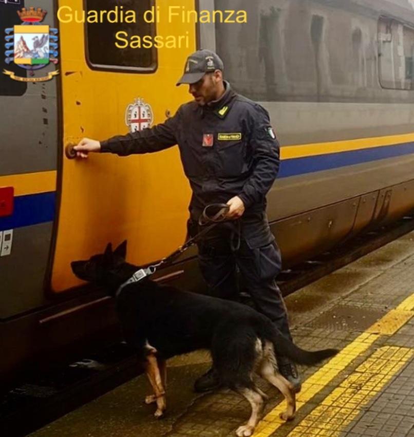 Arrestato alla stazione con venti ovuli di eroina 