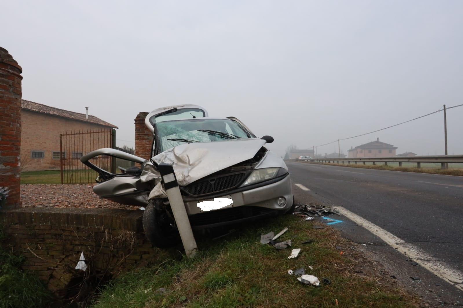 Nonantola, scontro frontale tra due auto. Ferito un sessantenne