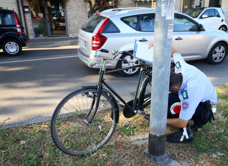 Ferrara, ciclisti imprudenti, più rischi per tutti  