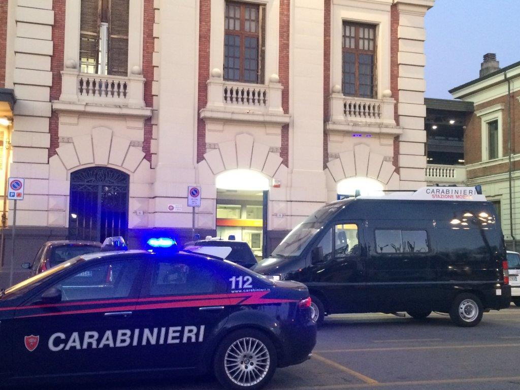Controlli dei carabinieri alla stazione (fotto d'archivio)