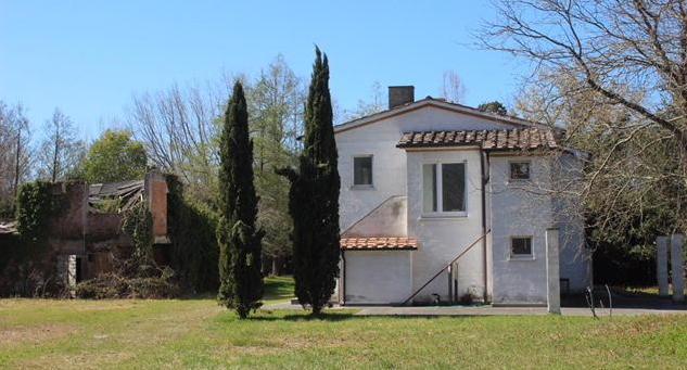 Case, piscina e campo da golf: la maxi proprietà finisce al Comune