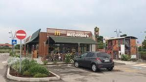 5 addetti alla ristorazione per McDonald’s a Cecina