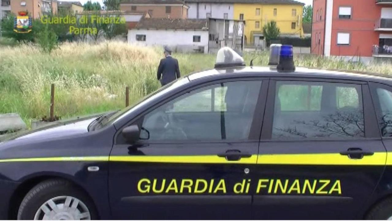Favoreggiamento dell'immigrazione clandestina, arrestato un reggiano nel blitz della Guardia di Finanza di Parma