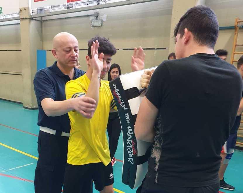 Modena, l'autodifesa dalle aggressioni arriva tra i banchi di scuola 