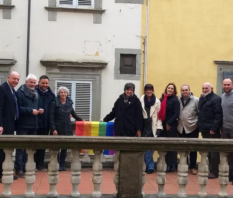 Bandiera Arcobaleno su Palazzo Orsetti