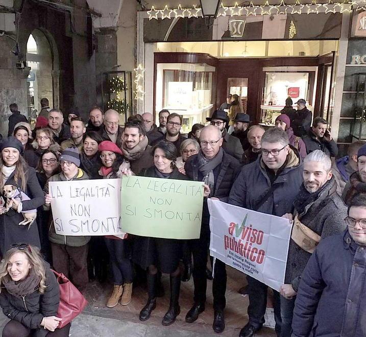 Il consiglio regionale al Comune: nuova sede per l’edicola confiscata