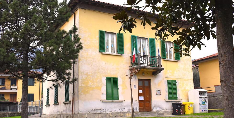 Viaggia a gonfie vele la scuola salvata dai genitori e dai nonni 