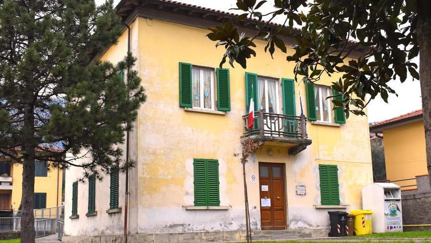 Viaggia a gonfie vele la scuola salvata dai genitori e dai nonni