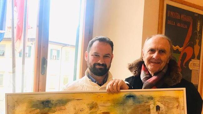Il pittore Sordi immortala l’antica cinta muraria e dona l’opera al Comune