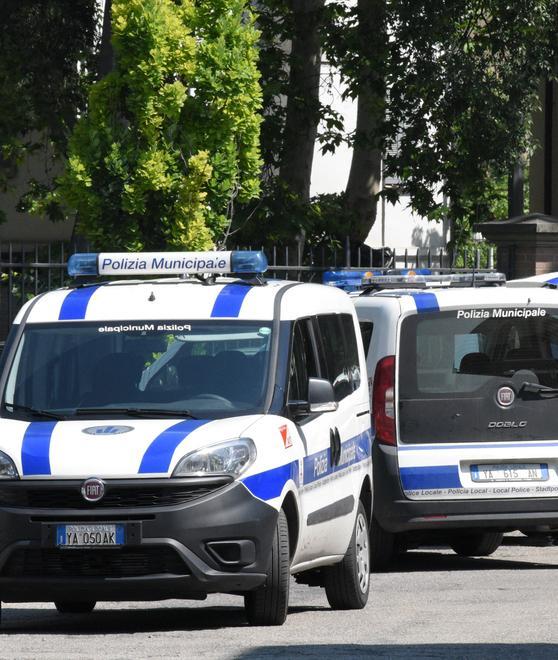 Si ribalta con l’auto ne esce totalmente illeso