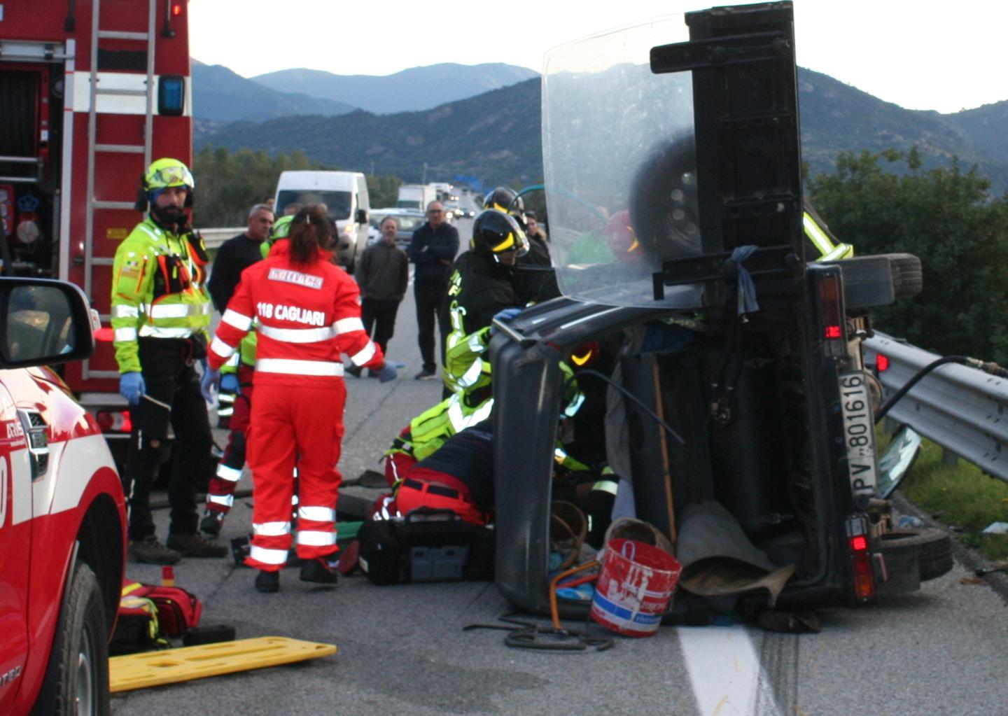 Scontro sull’Orientale sarda: 3 feriti 