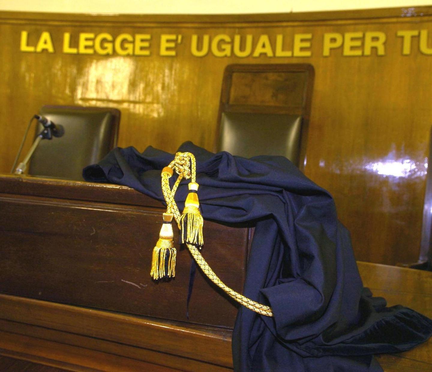 Furti e ricettazione nel Nuorese dodici imputati davanti al giudice