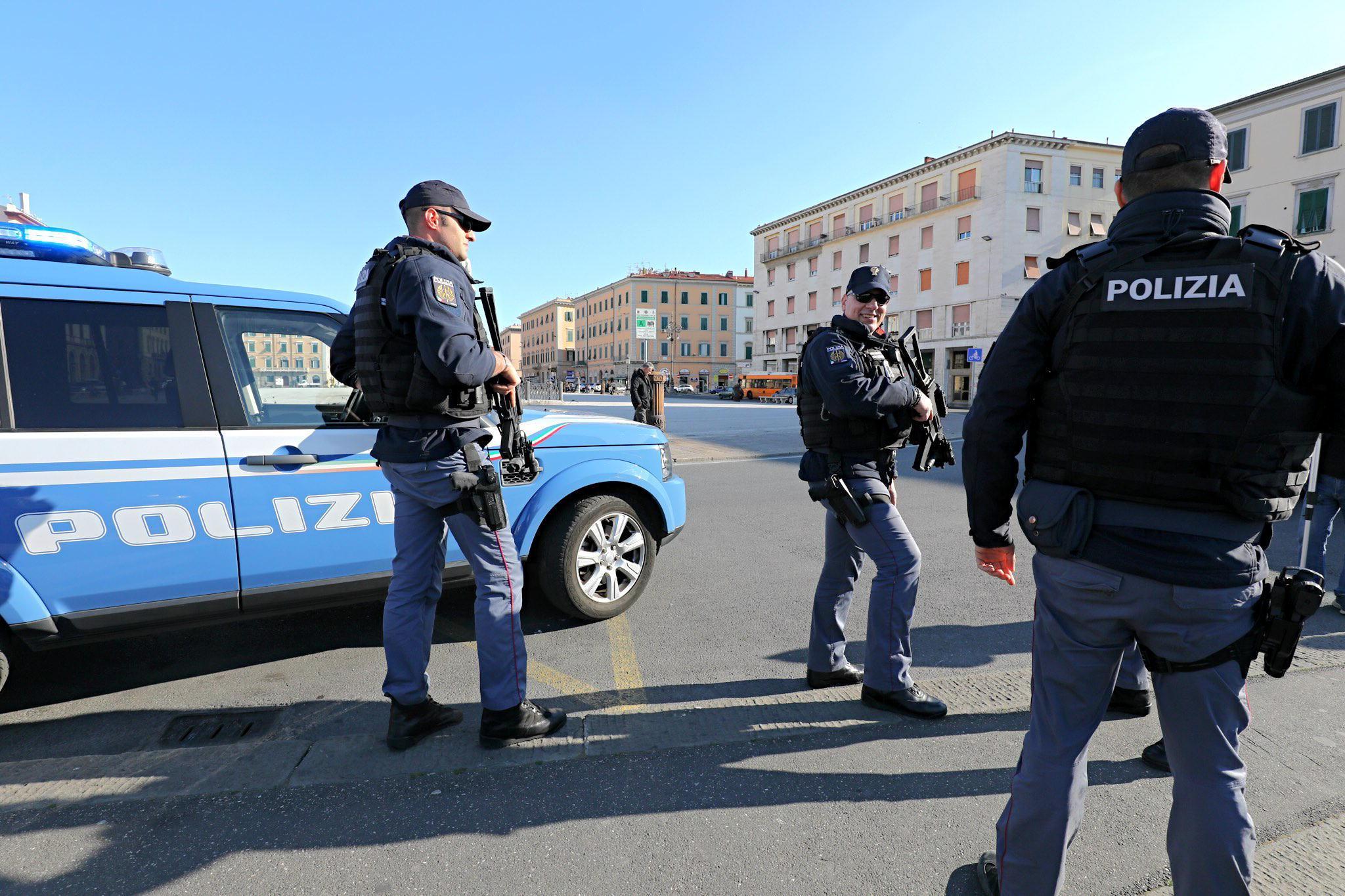 Agenti della polizia di Stato (foto d'archivio)
