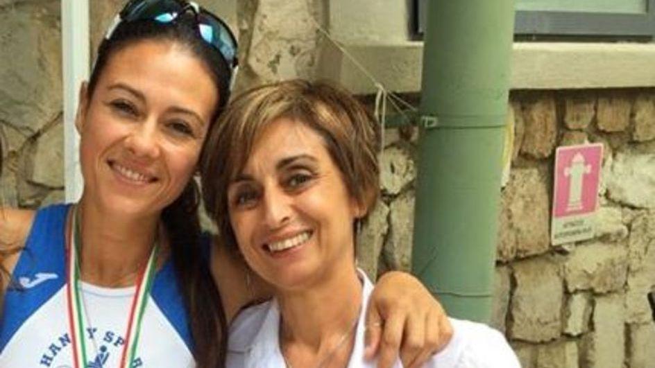 Anna Maria Miagilo (a destra) con Giusy Versace in una foto pubblicata da Skeep