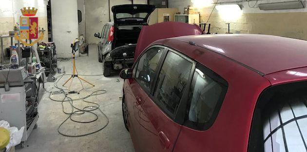 Forno non autorizzato in carrozzeria: denunciato