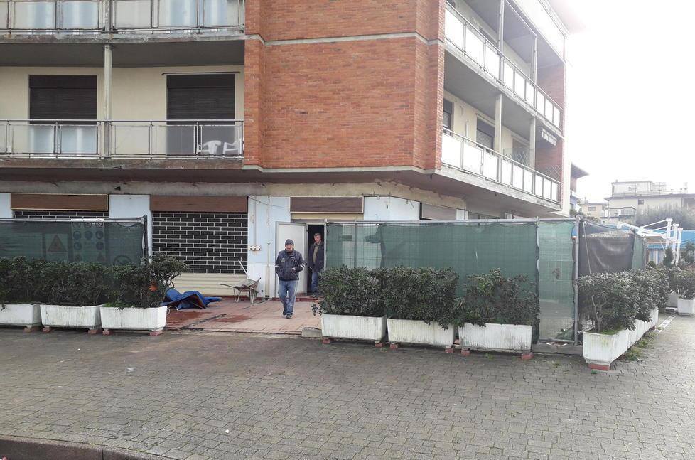 L’esterno del locale storico di Tirrenia dove prima si trovava la veranda al centro del contenzioso
